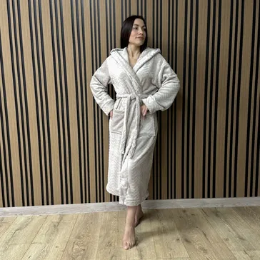 Жіночий плюш-халат - сріблястий рельєф<article>MALVA